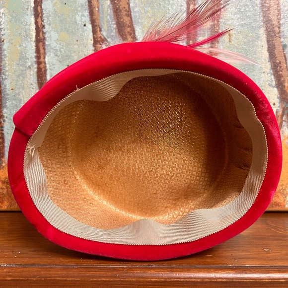 Mid Century hot pink fuschia pill box hat with feathers - Picture 7 of 9